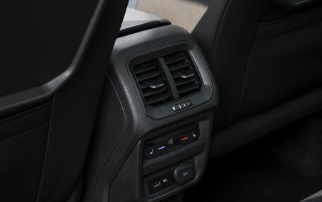 Volkswagen Tiguan II, 2020 год, 2 398 000 рублей, 16 фотография