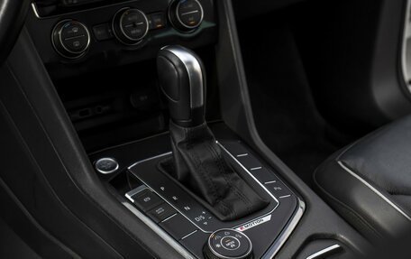 Volkswagen Tiguan II, 2020 год, 2 398 000 рублей, 21 фотография