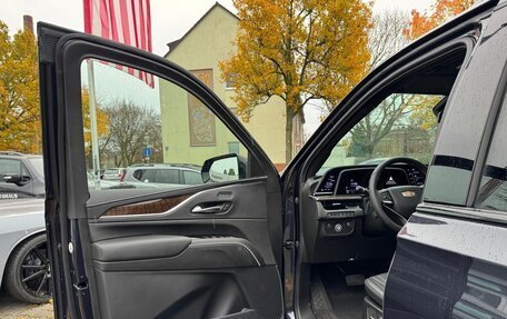 Cadillac Escalade V, 2024 год, 16 615 000 рублей, 10 фотография
