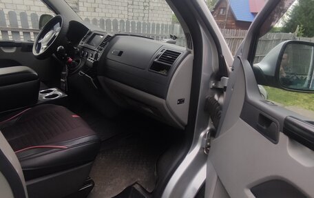 Volkswagen Caravelle T5, 2010 год, 1 600 000 рублей, 10 фотография