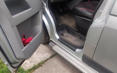 Volkswagen Caravelle T5, 2010 год, 1 600 000 рублей, 18 фотография