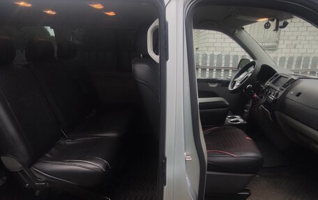 Volkswagen Caravelle T5, 2010 год, 1 600 000 рублей, 12 фотография