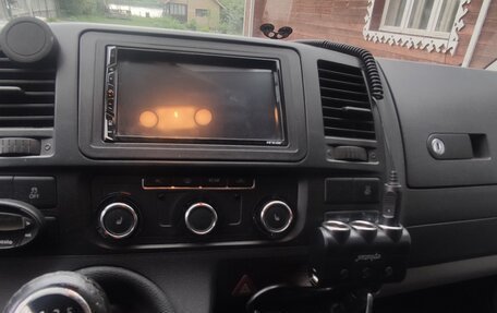 Volkswagen Caravelle T5, 2010 год, 1 600 000 рублей, 14 фотография