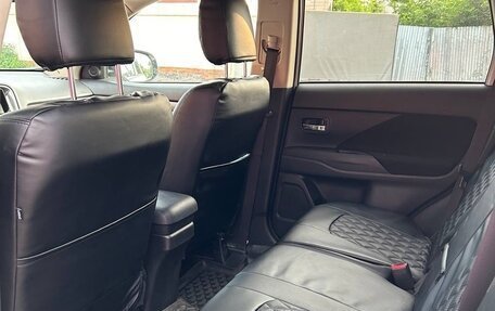 Mitsubishi Outlander III рестайлинг 3, 2013 год, 1 650 000 рублей, 7 фотография