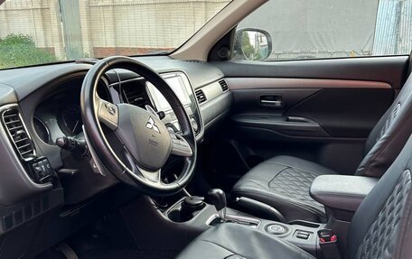 Mitsubishi Outlander III рестайлинг 3, 2013 год, 1 650 000 рублей, 6 фотография