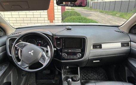 Mitsubishi Outlander III рестайлинг 3, 2013 год, 1 650 000 рублей, 5 фотография