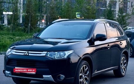 Mitsubishi Outlander III рестайлинг 3, 2014 год, 1 490 000 рублей, 3 фотография