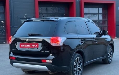 Mitsubishi Outlander III рестайлинг 3, 2014 год, 1 490 000 рублей, 10 фотография