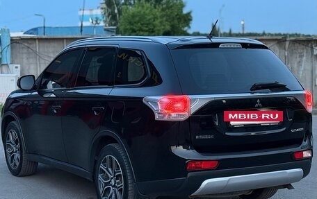 Mitsubishi Outlander III рестайлинг 3, 2014 год, 1 490 000 рублей, 8 фотография