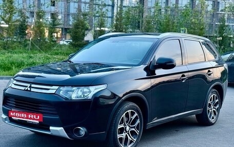 Mitsubishi Outlander III рестайлинг 3, 2014 год, 1 490 000 рублей, 2 фотография