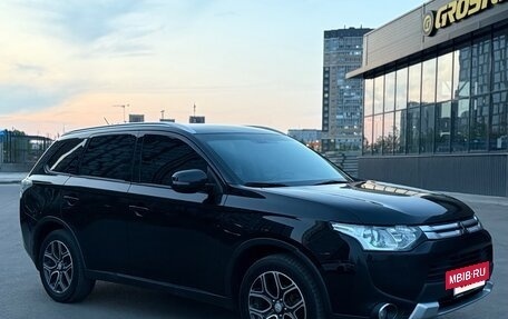 Mitsubishi Outlander III рестайлинг 3, 2014 год, 1 490 000 рублей, 6 фотография