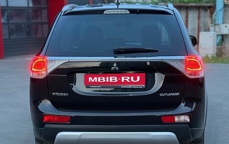 Mitsubishi Outlander III рестайлинг 3, 2014 год, 1 490 000 рублей, 9 фотография