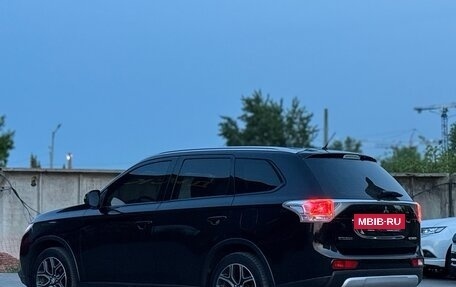 Mitsubishi Outlander III рестайлинг 3, 2014 год, 1 490 000 рублей, 7 фотография