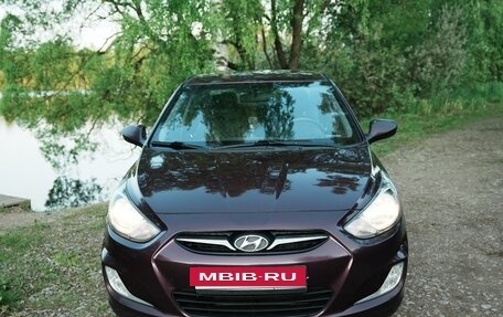 Hyundai Solaris II рестайлинг, 2011 год, 830 000 рублей, 2 фотография