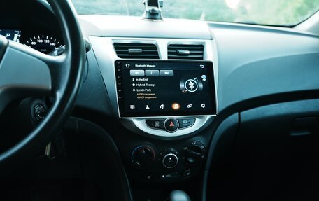 Hyundai Solaris II рестайлинг, 2011 год, 830 000 рублей, 16 фотография