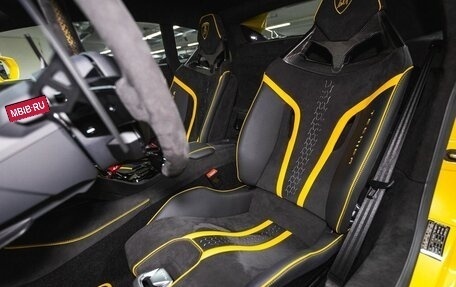 Lamborghini Huracán, 2024 год, 40 480 000 рублей, 18 фотография