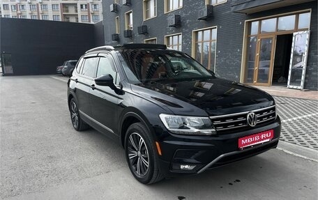 Volkswagen Tiguan II, 2018 год, 2 500 000 рублей, 1 фотография
