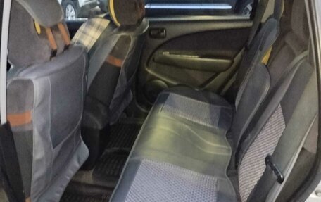Mitsubishi Outlander III рестайлинг 3, 2003 год, 630 000 рублей, 19 фотография