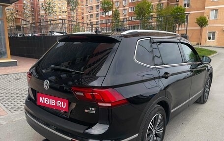 Volkswagen Tiguan II, 2018 год, 2 500 000 рублей, 3 фотография