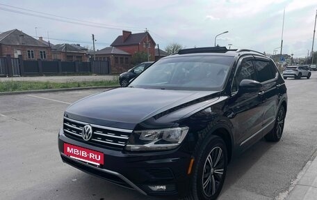 Volkswagen Tiguan II, 2018 год, 2 500 000 рублей, 2 фотография