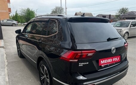 Volkswagen Tiguan II, 2018 год, 2 500 000 рублей, 4 фотография