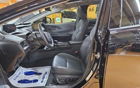 Toyota Prius IV XW50, 2023 год, 3 462 000 рублей, 10 фотография