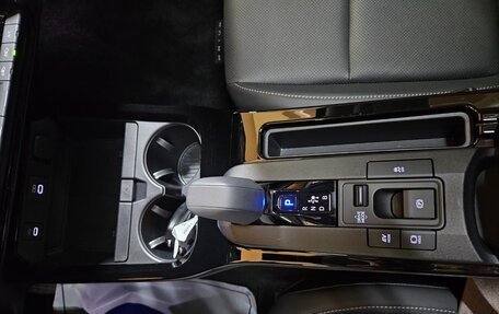 Toyota Prius IV XW50, 2023 год, 3 462 000 рублей, 9 фотография