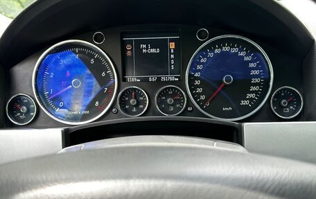 Volkswagen Touareg III, 2004 год, 500 000 рублей, 13 фотография