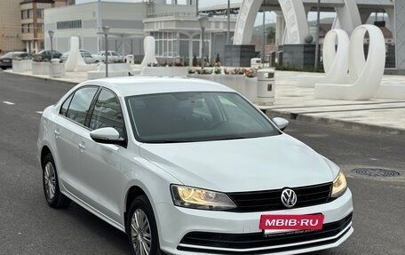 Volkswagen Jetta VI, 2018 год, 1 590 000 рублей, 2 фотография