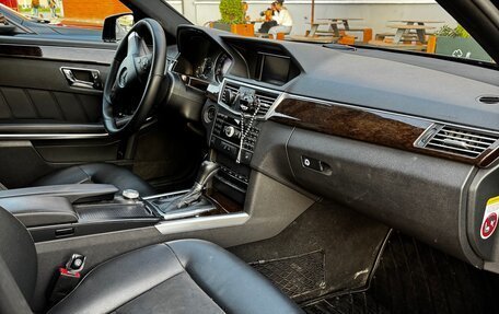 Mercedes-Benz E-Класс, 2011 год, 1 300 000 рублей, 11 фотография