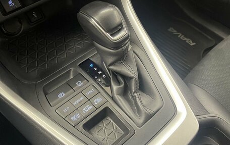 Toyota RAV4, 2021 год, 3 199 000 рублей, 16 фотография