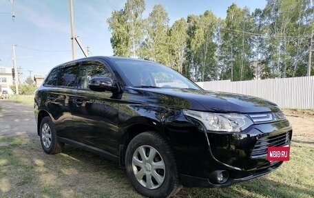 Mitsubishi Outlander III рестайлинг 3, 2012 год, 1 800 000 рублей, 1 фотография