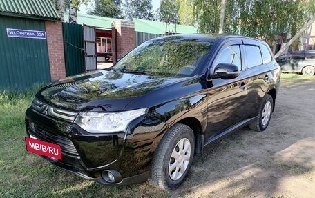 Mitsubishi Outlander III рестайлинг 3, 2012 год, 1 800 000 рублей, 4 фотография