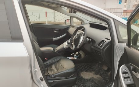 Toyota Prius, 2014 год, 1 350 000 рублей, 10 фотография