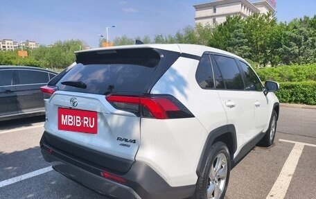 Toyota RAV4, 2021 год, 2 600 000 рублей, 4 фотография