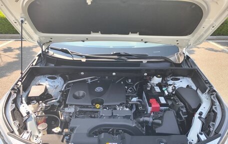 Toyota RAV4, 2021 год, 2 600 000 рублей, 18 фотография