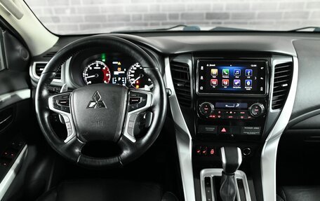 Mitsubishi Pajero Sport III рестайлинг, 2018 год, 2 590 000 рублей, 15 фотография