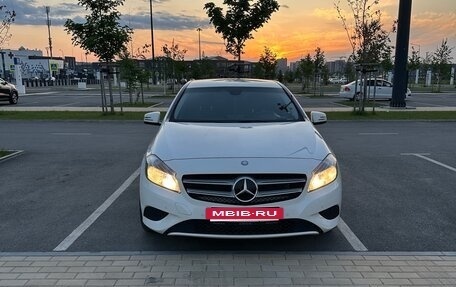 Mercedes-Benz A-Класс, 2015 год, 1 600 000 рублей, 2 фотография