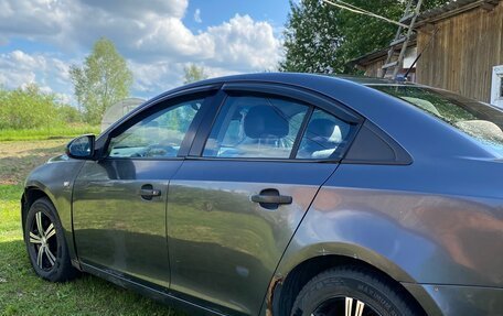 Chevrolet Cruze II, 2010 год, 440 000 рублей, 3 фотография