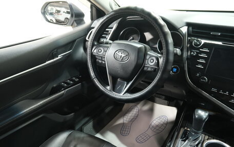 Toyota Camry, 2018 год, 2 699 000 рублей, 9 фотография