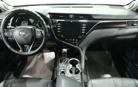 Toyota Camry, 2018 год, 2 699 000 рублей, 10 фотография