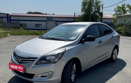 Hyundai Solaris II рестайлинг, 2015 год, 950 000 рублей, 2 фотография