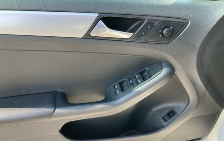 Volkswagen Jetta VI, 2013 год, 940 000 рублей, 24 фотография