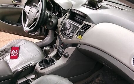 Chevrolet Cruze II, 2010 год, 750 000 рублей, 2 фотография