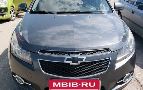 Chevrolet Cruze II, 2010 год, 750 000 рублей, 6 фотография