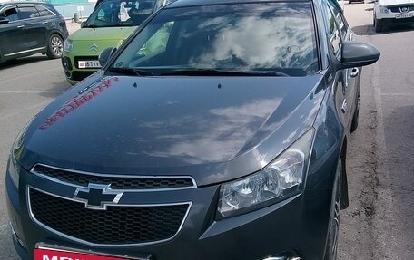 Chevrolet Cruze II, 2010 год, 750 000 рублей, 3 фотография