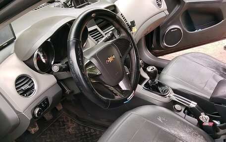 Chevrolet Cruze II, 2010 год, 750 000 рублей, 10 фотография