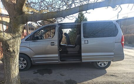 Hyundai H-1 II рестайлинг, 2011 год, 2 100 000 рублей, 10 фотография
