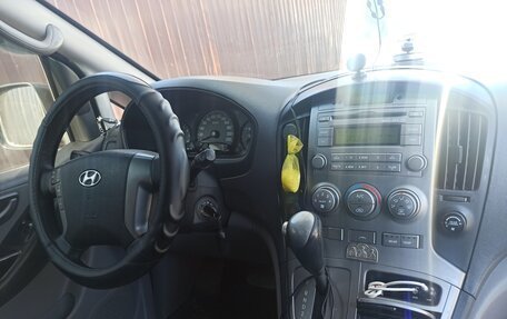 Hyundai H-1 II рестайлинг, 2011 год, 2 100 000 рублей, 12 фотография