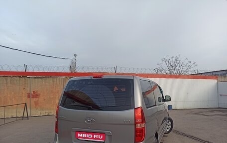 Hyundai H-1 II рестайлинг, 2011 год, 2 100 000 рублей, 9 фотография